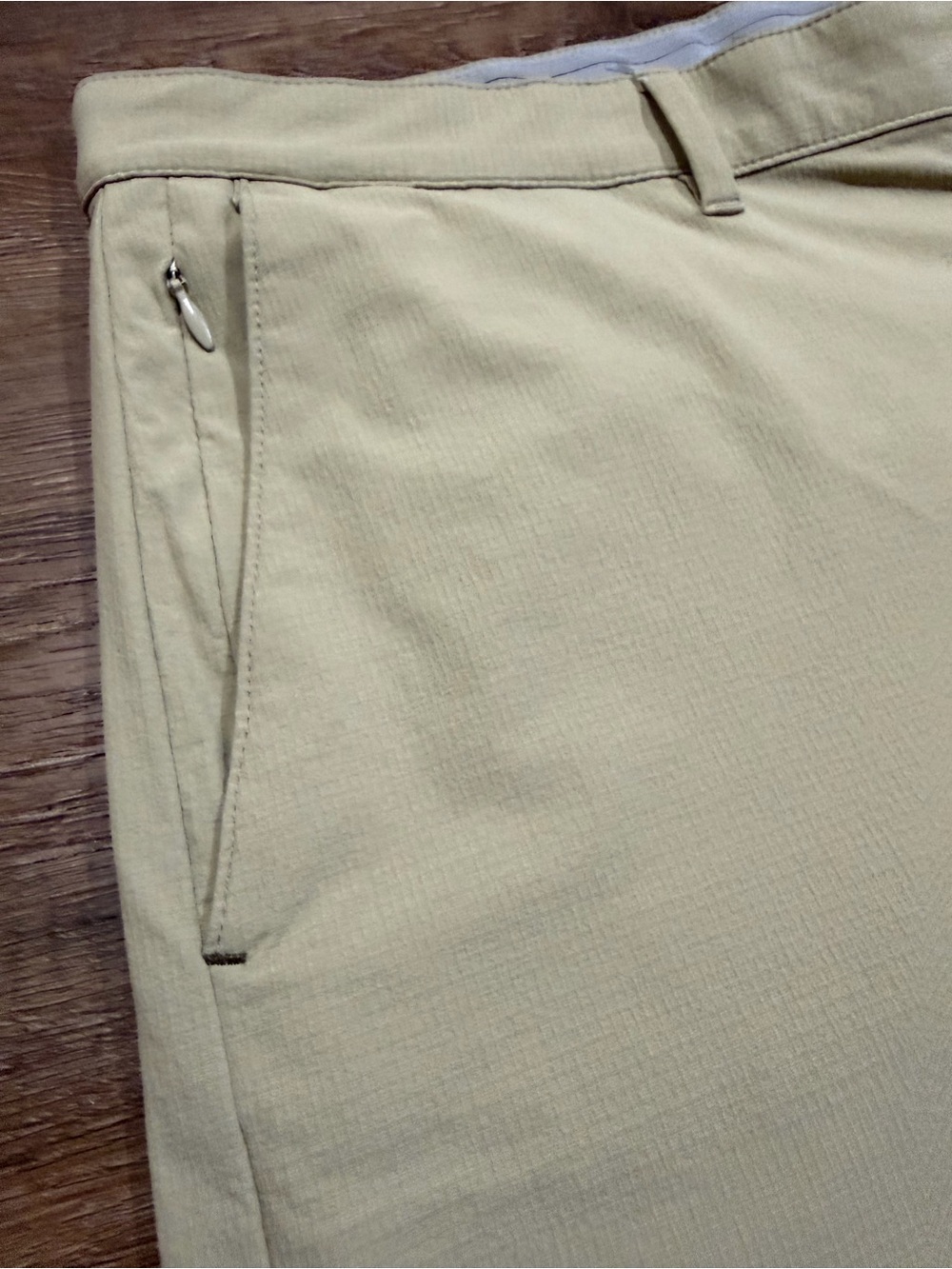 Tommy Bahama Chip Shot IslandZone 8” Golf Shorts Men’s 42 Khaki Performance - Picture 4 of 11